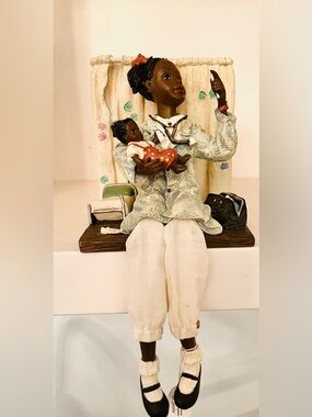 Daddy’s Figurines Dr Jenelle Nurse Doctor w Baby 2001 Black Americana Figure